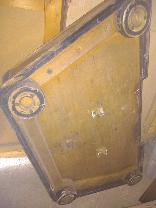 tambal mare de concert pe picioare