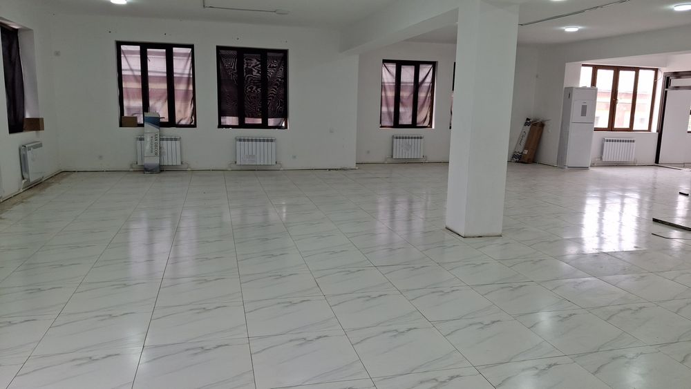 O'quv markaziga muljallangan bino