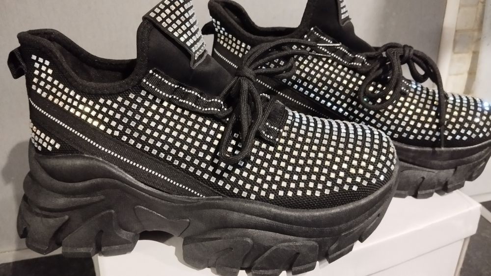 Дамски обувки номер 40 с камъни  НОВИ