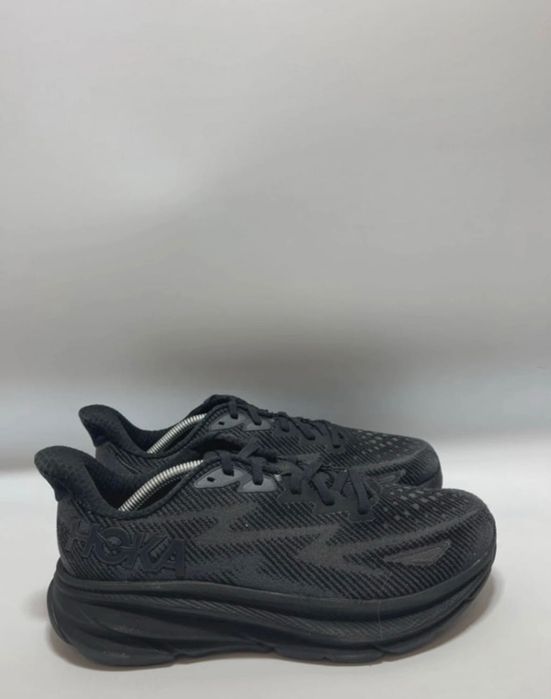 Vând papuci Hoka mărime 42