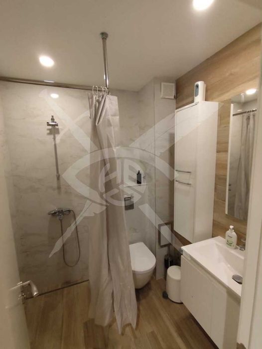 Дава се под наем Тристаен апартамент в Варна, Център - 120 кв.м за 1296.42 € - Снимка #7
