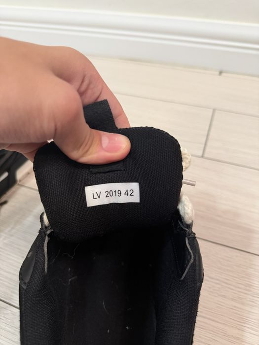 lv skate all black