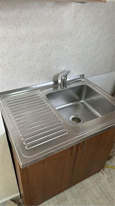 Продам мойку с тумбой и смеситель