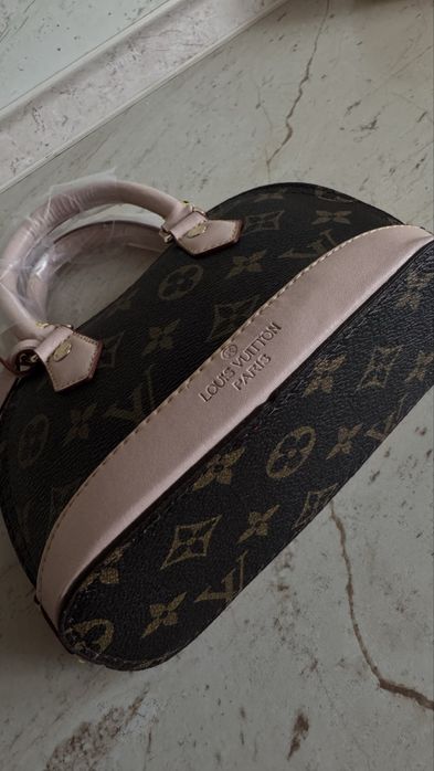 Продавам нова чанта Louis Vuitton