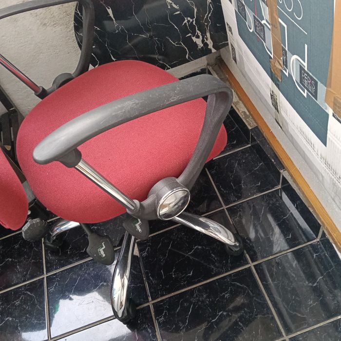 Scaun de birou urme de uzură perfect funcțional