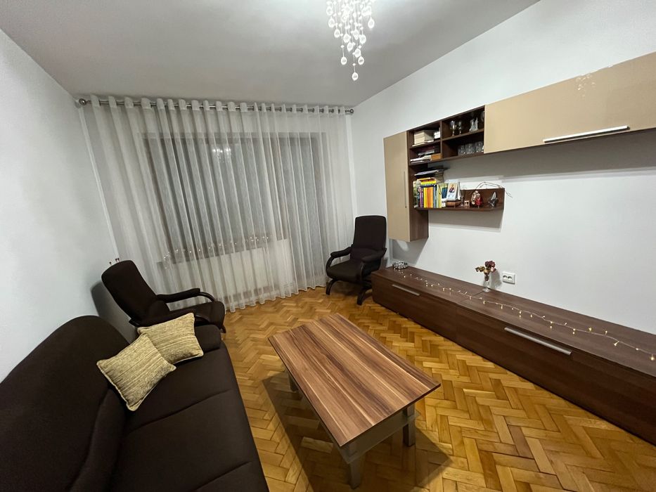 Închiriez apartament cu 3 camere,Str Traian Vuia Buzau,et 1