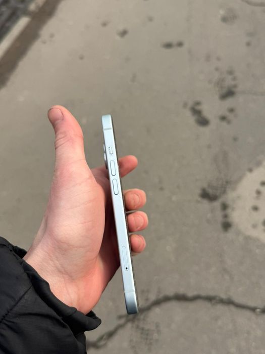 Подам айфон 15 128гб
