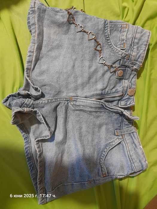 Тениски и Къси  дънки момиче