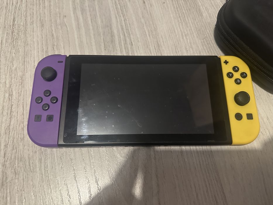 Конзола Nintendo Switch с аксесоари и подарък/игра