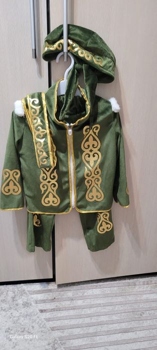 Қазақи киімдер сатылады. Қызға және ұлға