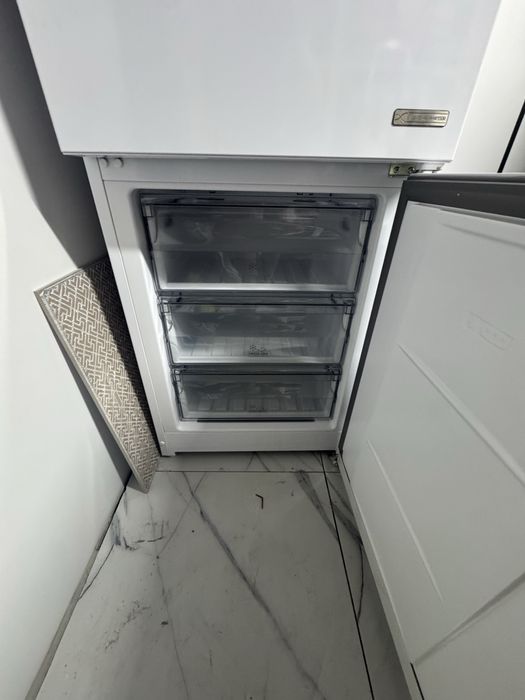 Холодильник продаю почти новая !