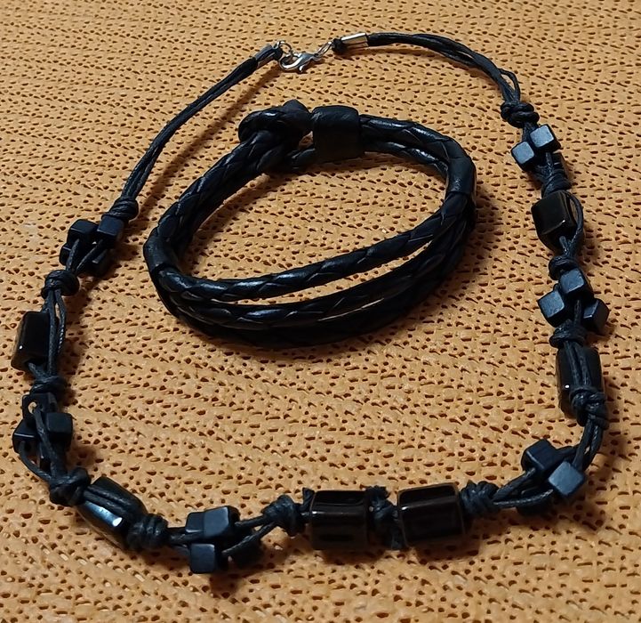 Три нови ръчно изработени комплекта включващи обици  и гривни