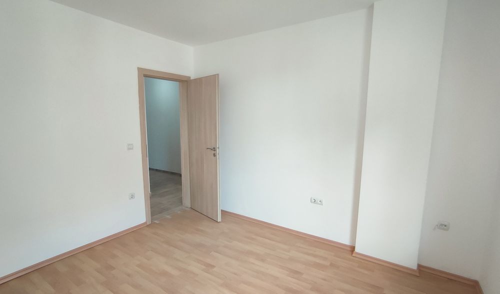 Продава се Тристаен апартамент в София, Белите брези - 75 кв.м за 1247 €/кв.м - Снимка #2