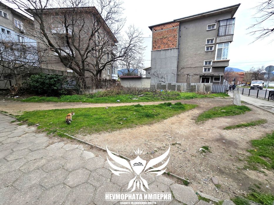 Под наем земя, парцел, паркинг 169кв.м. в Асеновград, първа линия
