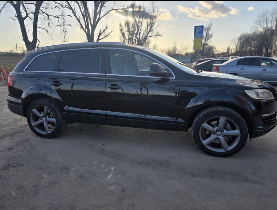 Vand Audi Q7 an 2007,3000 diesel 7 locuri impecabil