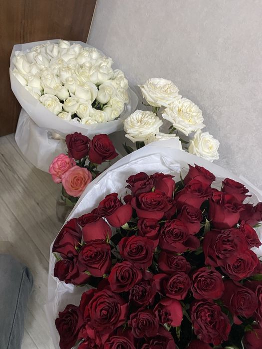 цветы белые красные