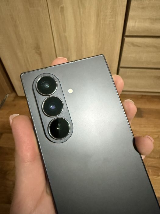 Samsung Galaxy Fold 7 256GB – с документи и гаранция, батерия 100%