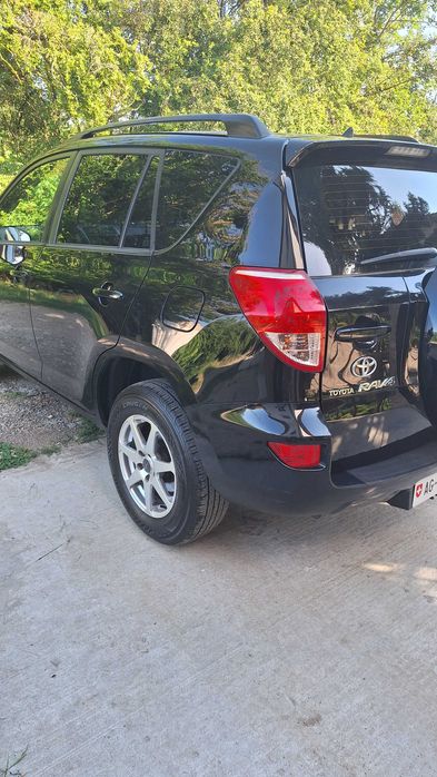 Джип Тойота RAV 4