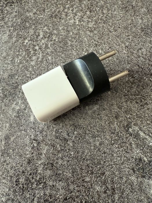 Продам зарядное устройство от iPhone оригинал