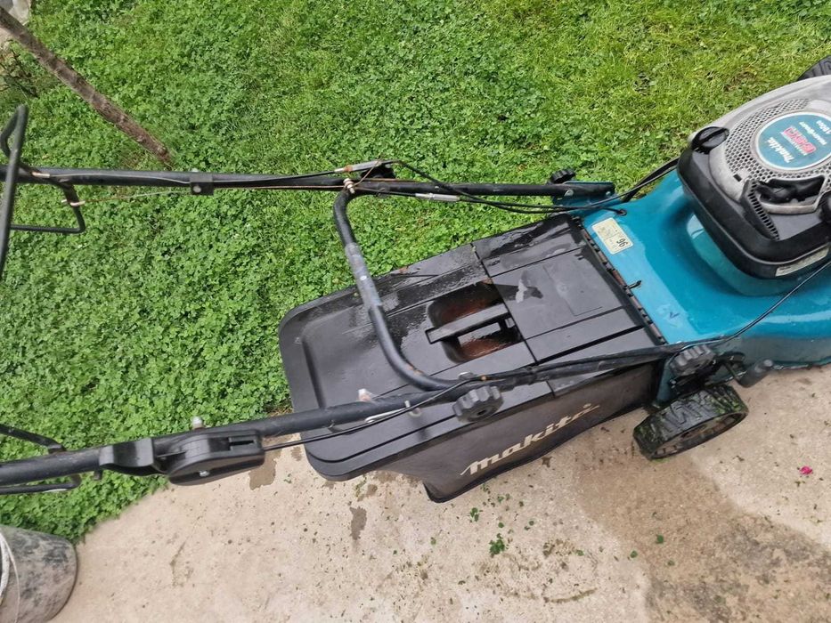 Masina de tuns iarba gazon MAKITA pe benzina BRIGGS cu tractiune cos