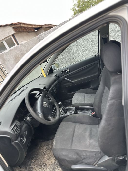 Volkslagen passat на части