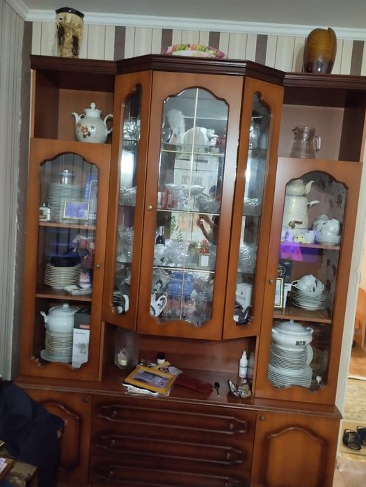 Продам сервант торг уместен