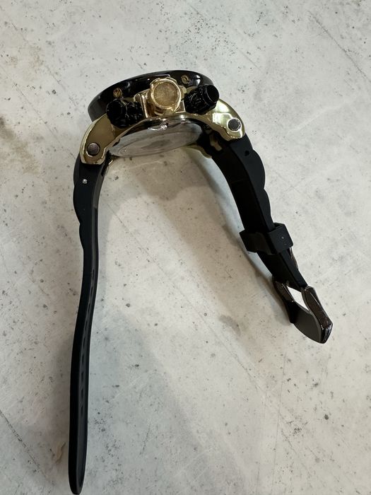 Часовник Invicta