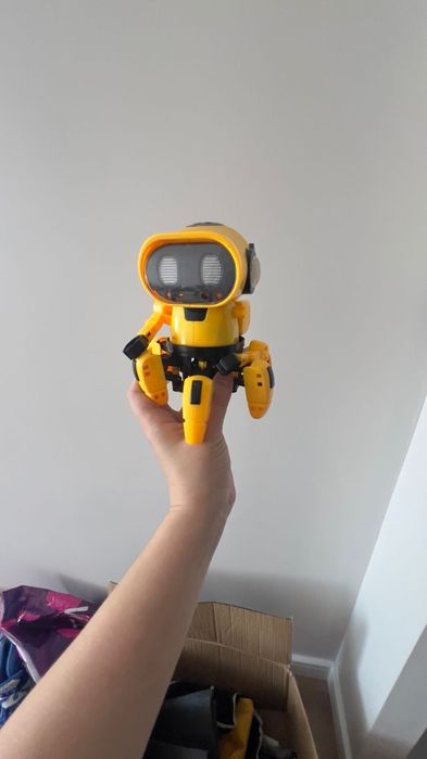 Игрушечный пистолет-робот трансформер