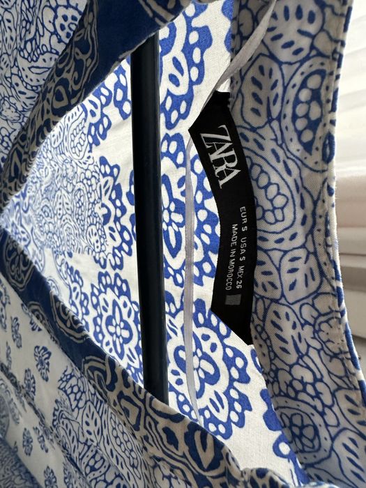 Платье от ZARA.