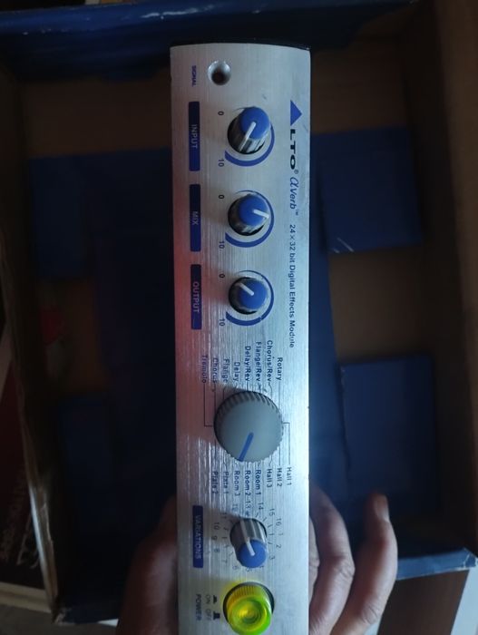 Продам музыкальный инструмент