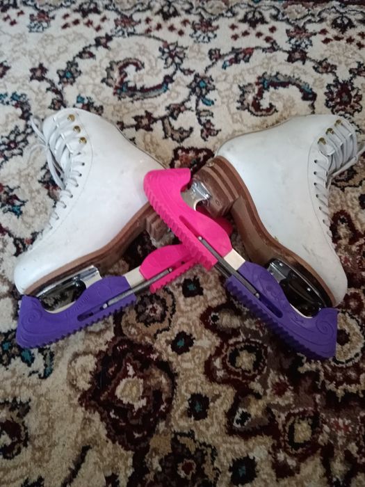 Продаётся коньки для фигурного котания.