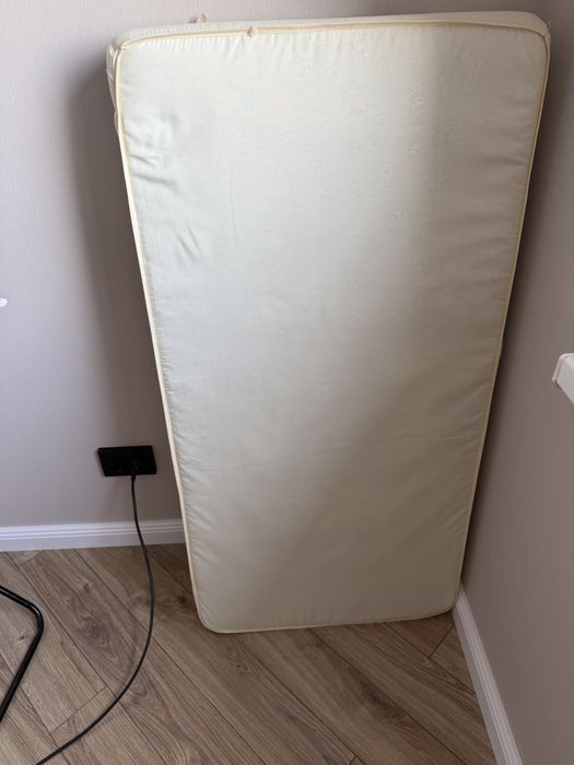 Продам детский матрас 60×120 см