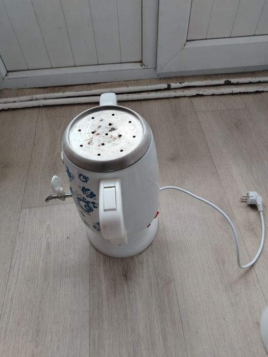 Продаётся электро чайник