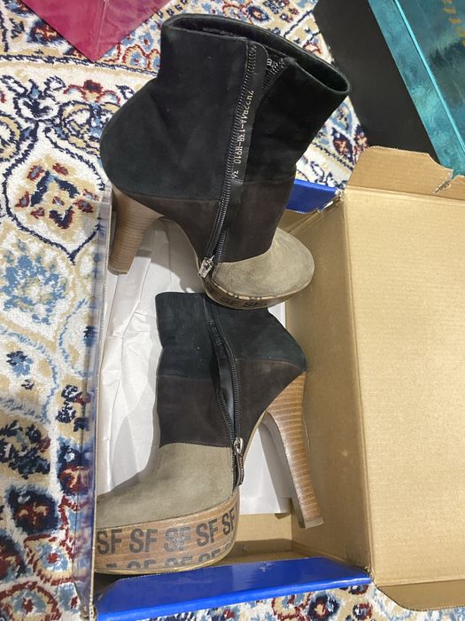 Аяк кейимдер сатылады