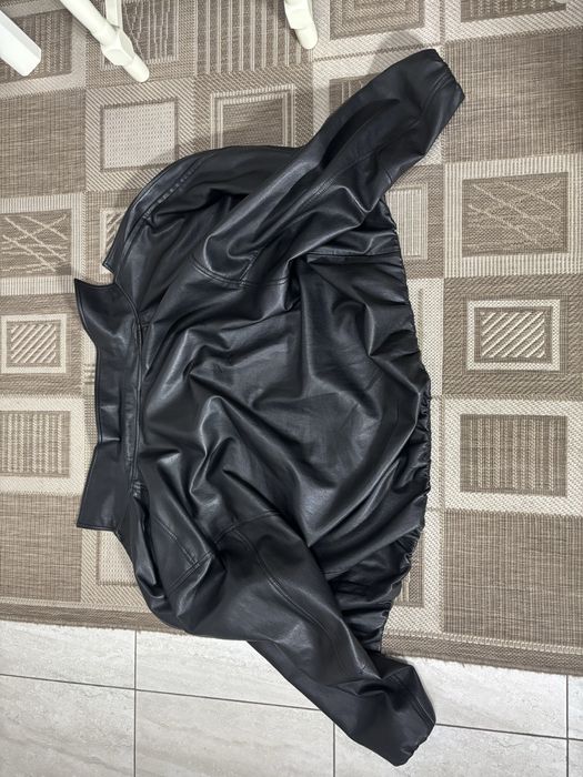 Кожанка черная  Zara