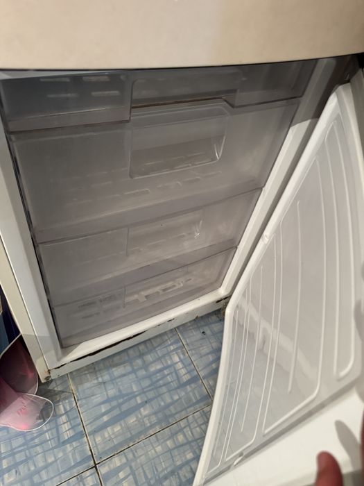 Холодилник LG в отличном состоянии