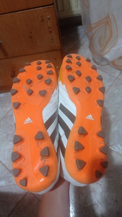 Продавам бутонки Adidas Predator Absolado