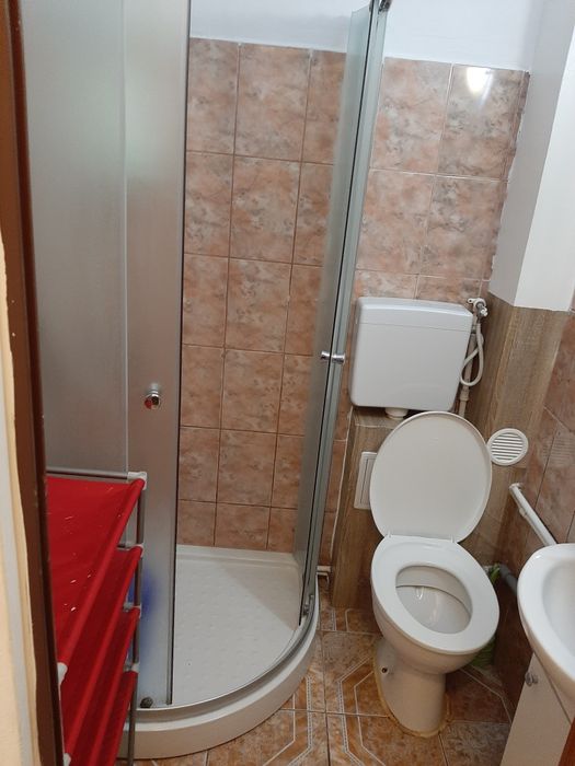 Închiriez camera de cămin transformata în garsoniera - situata lângă jumbo