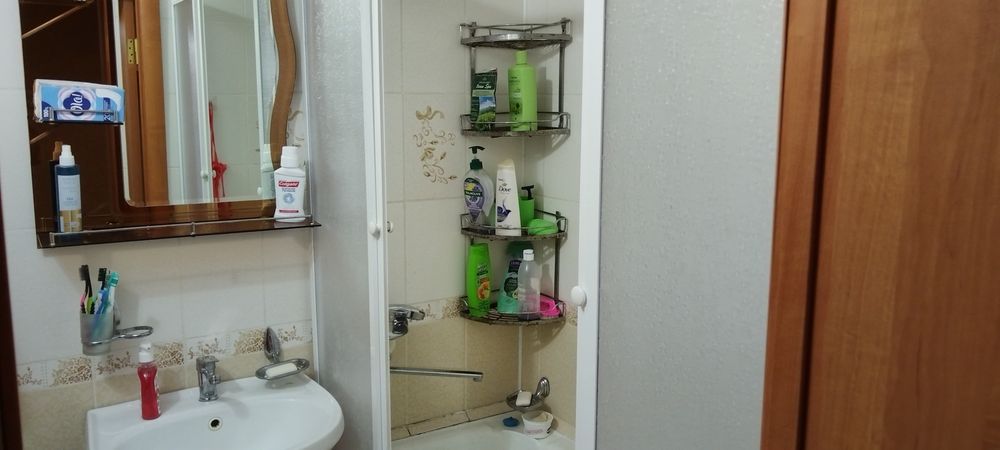 Продам 2 х  комнатную квартиру