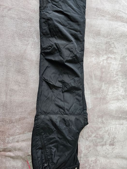 Ски панталон, тъмно син и черен.