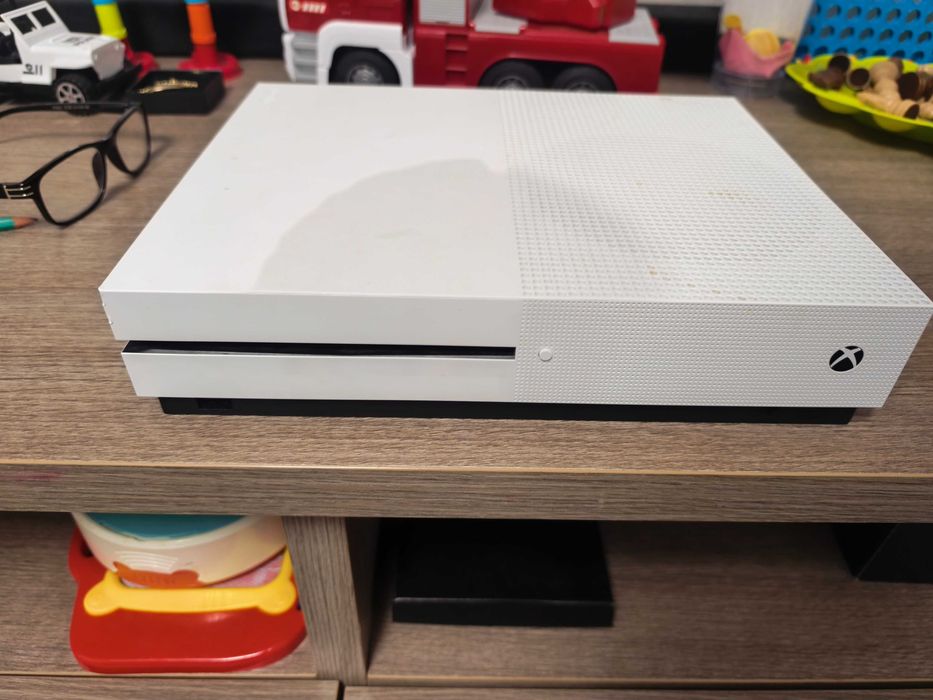 consola Xbox One S 500gb + controller wireless proveniență Anglia