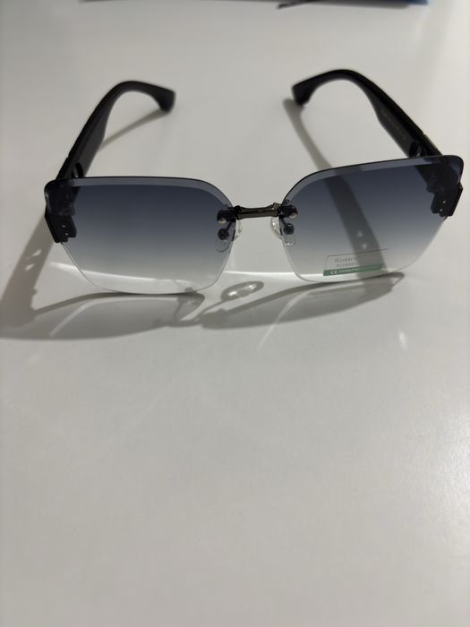 Очки солнцезащитные