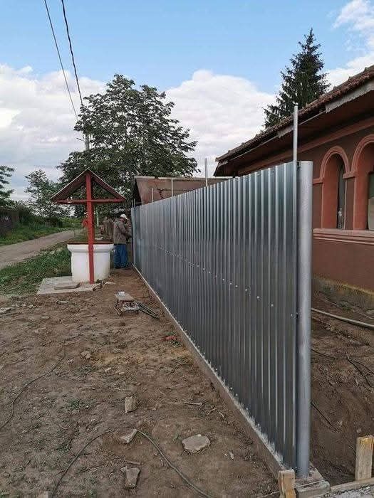 Executam imprejmuire completa teren – Fundatie + gard + porti