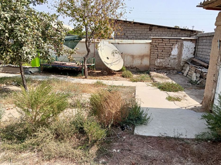 Продаю. Дом 6 соток 1 зал. И 4 комнаты баня