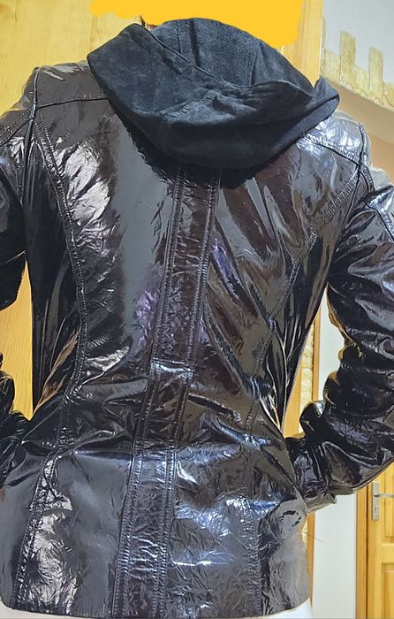 Продам женскую кожаную куртку