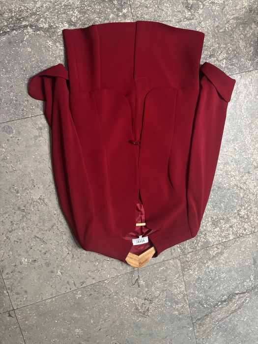 Costum de femei rosu