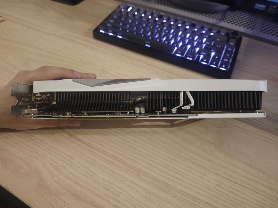 Placa Video AMD RADEON 7600 XT 16GB Steel Legend OC