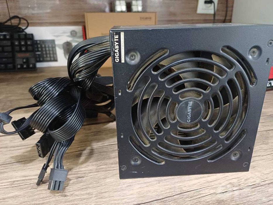Блок питания Gigabyte GP-P550B, 550W