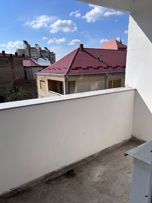 Inchiriez apartament