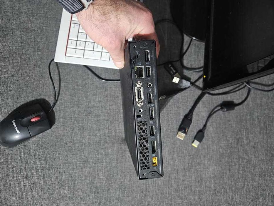 MiniPC cu monitor - ideal pentru office